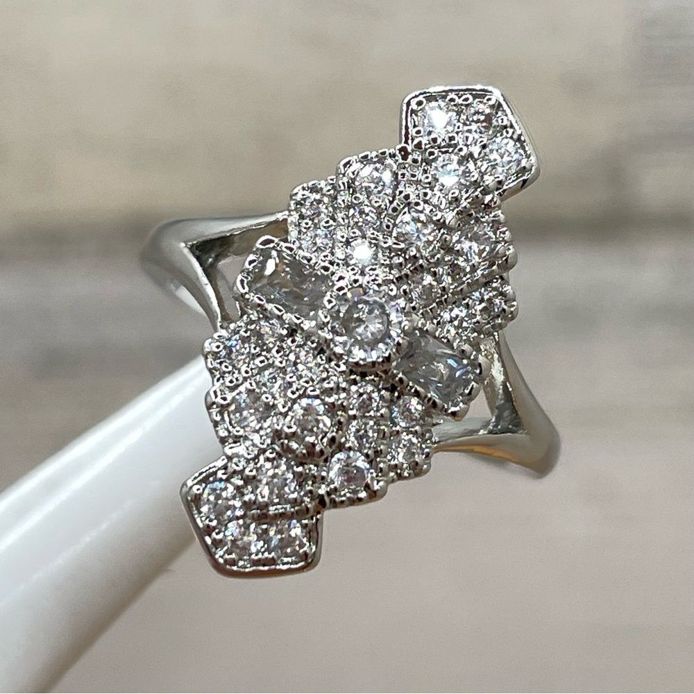 Beautiful Art Deco Vintage Look White Diamond Cz Silver Plated Ring